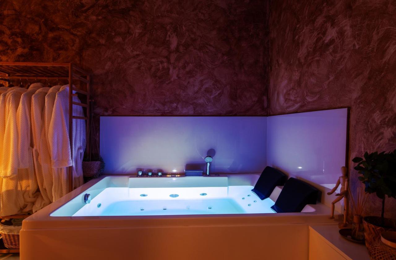 Diamond, 71 Sqm, Private Whirlpool Athens